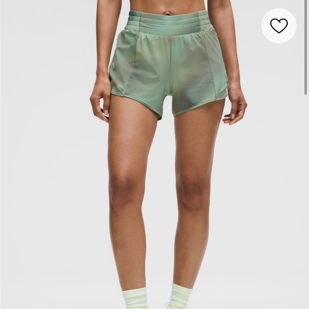 Lululemon Hotty Hot 4” size 6